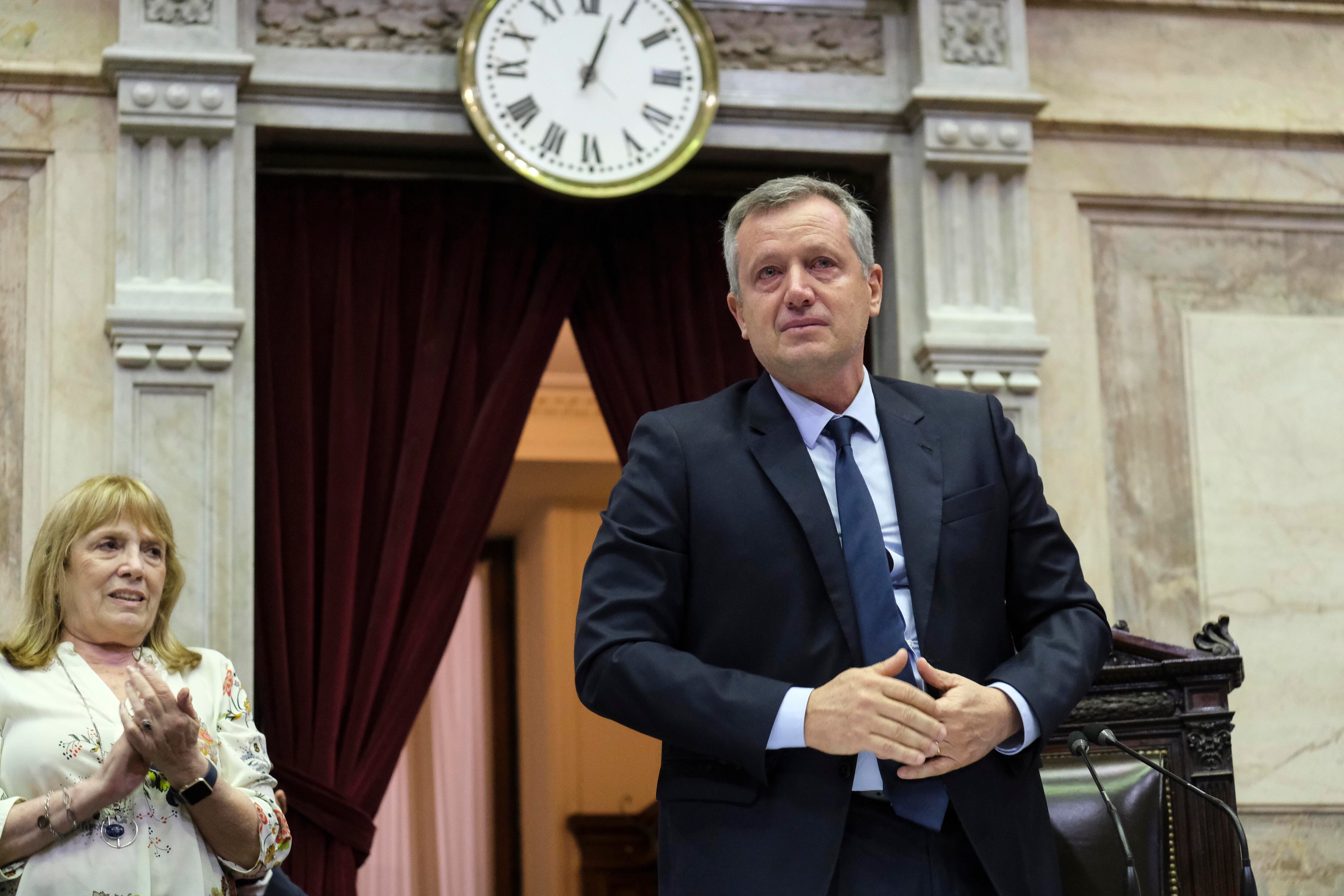 Emilio Monzó se emocionó durante su última sesión.