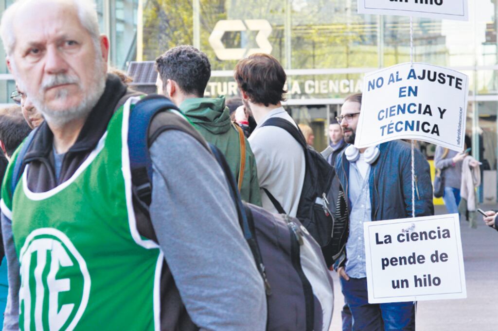 La protesta comenzó ayer al mediodía y seguirá al menos hasta la mañana de hoy.
