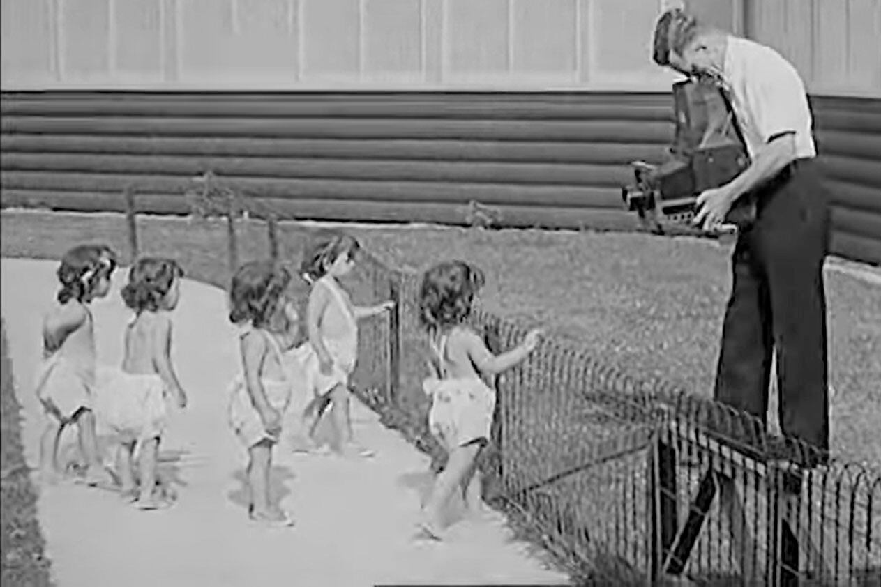 El primer parto múltiple exitoso de la historia se registró el 28 de mayo de en 1934 Canadá.