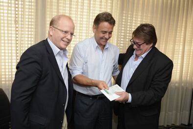 Contigiani encabezó un acto donde entregó la última parte de un préstamo a Vassalli.