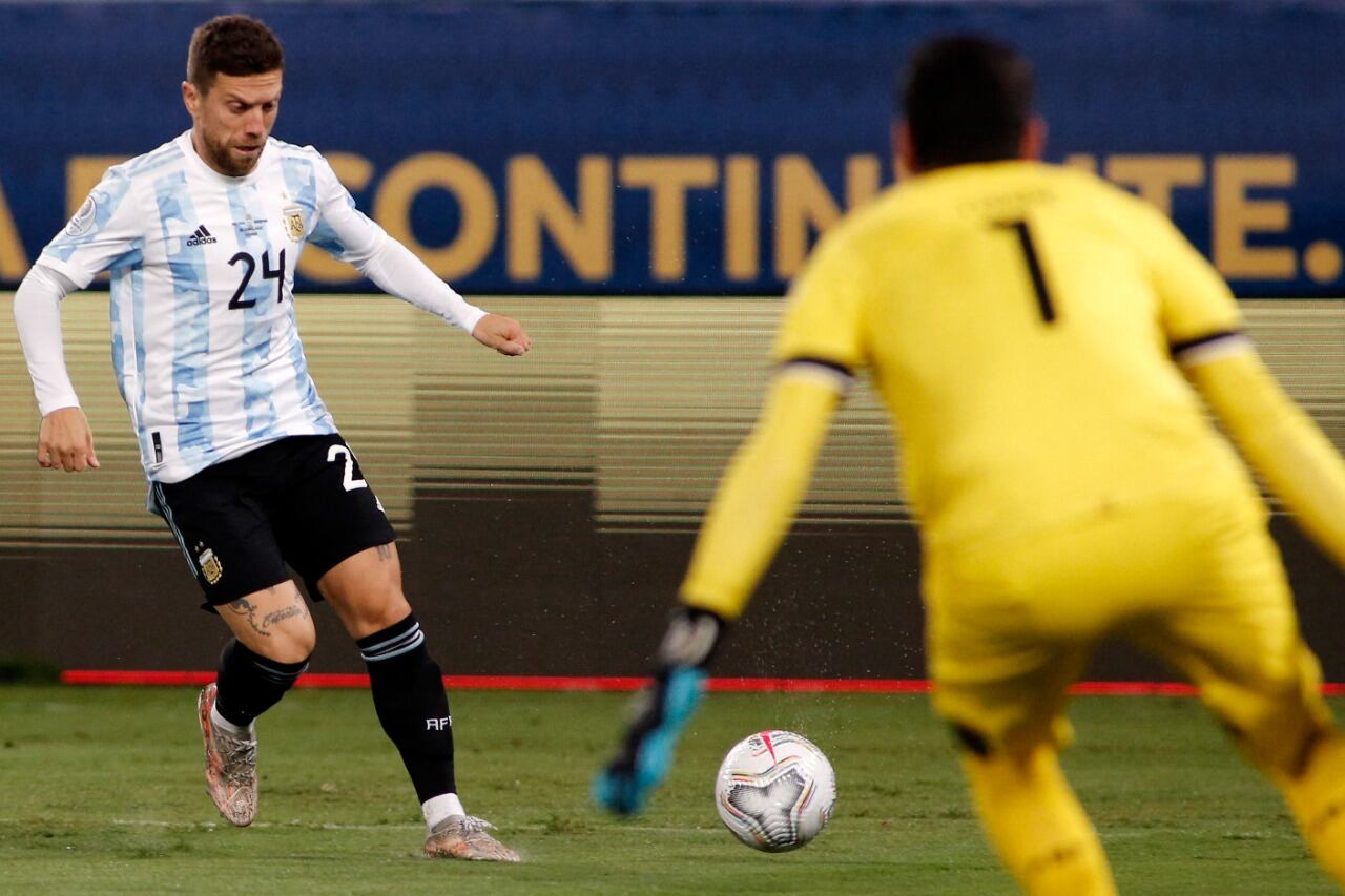 Papu Gómez en acción para la Argentina