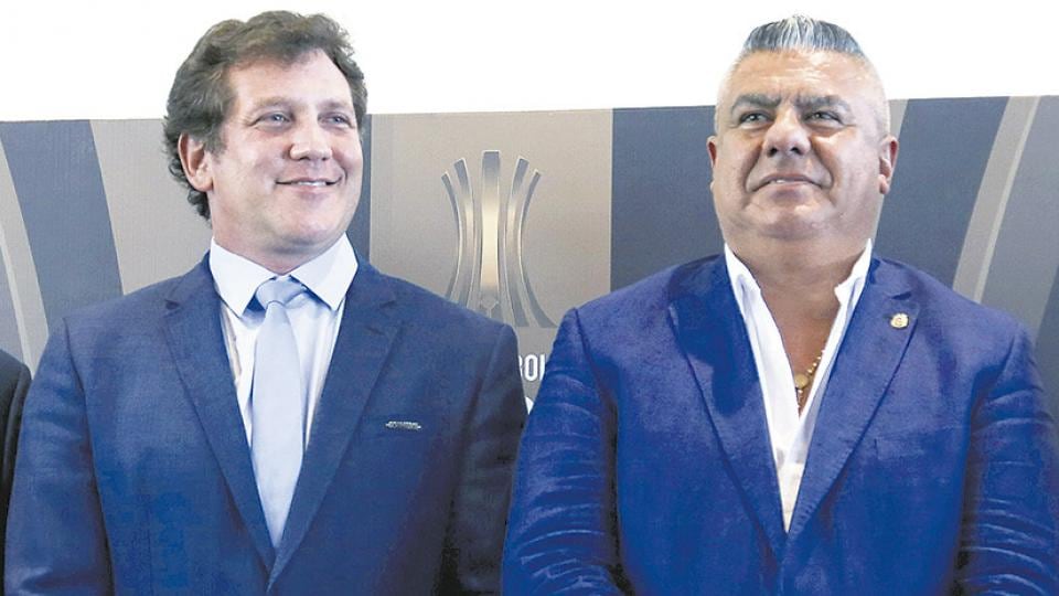 Alejandro Domínguez presidente de la Conmebol y Claudio Tapia, titular de la AFA.