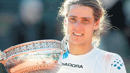 Gastón Gaudio con la Copa que le ganó a Guillermo Coria.