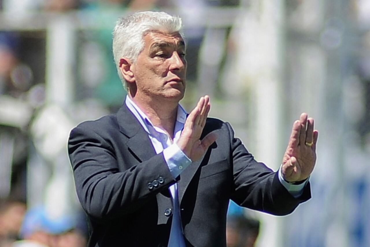 De Felippe, DT de Atlético Tucumán.