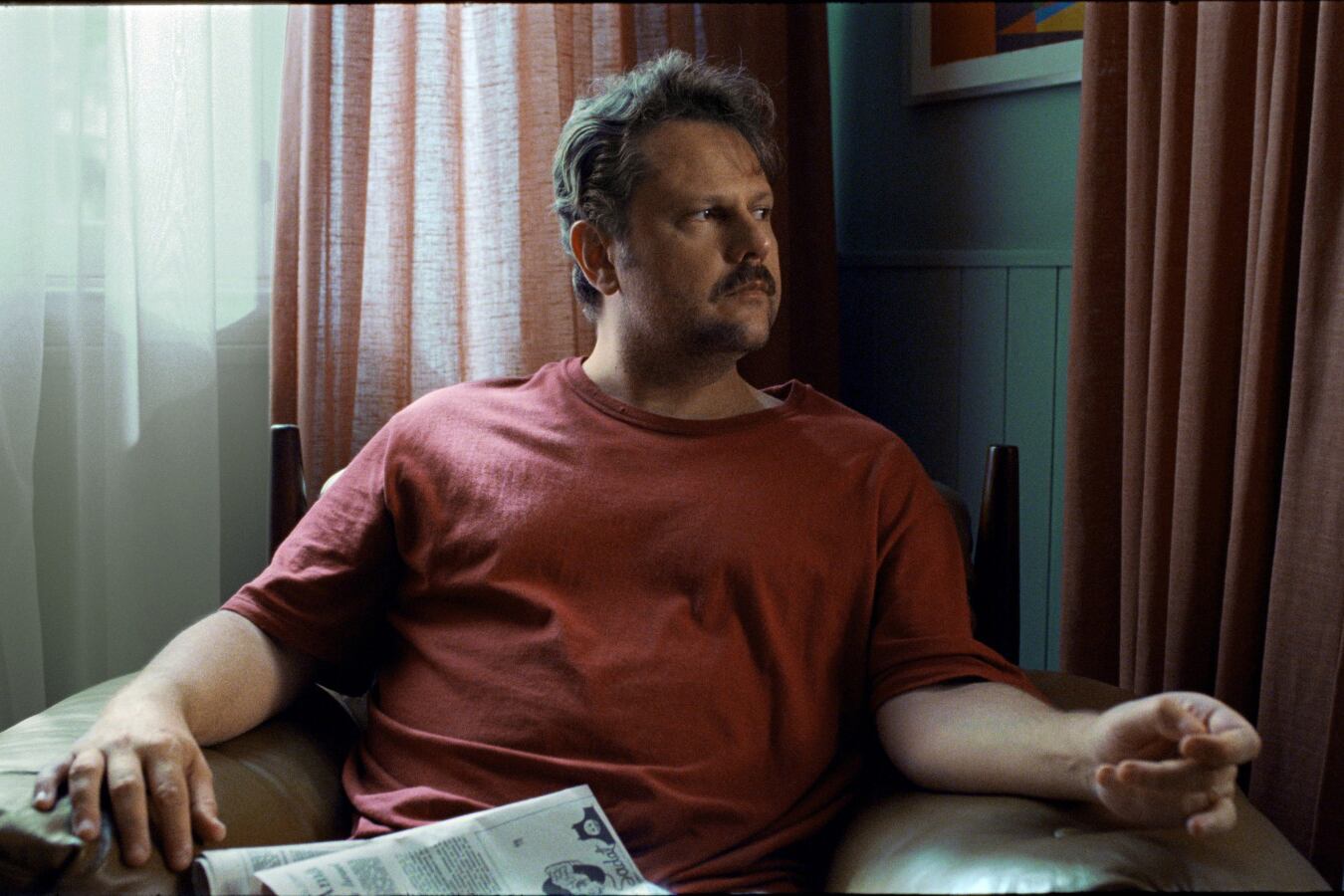 El actor Selton Mello interpretando a Rubens Paiva en la película de Salles.