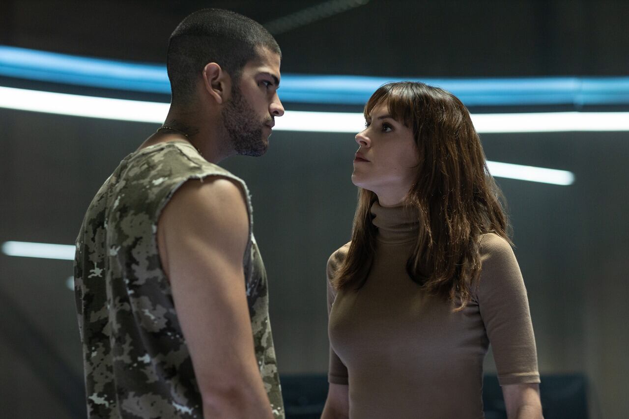 Bernardo Flores (Leo Malasangre) y Maggie Civantos (Bárbara Vázquez), parte del atípico equipo de "Express".