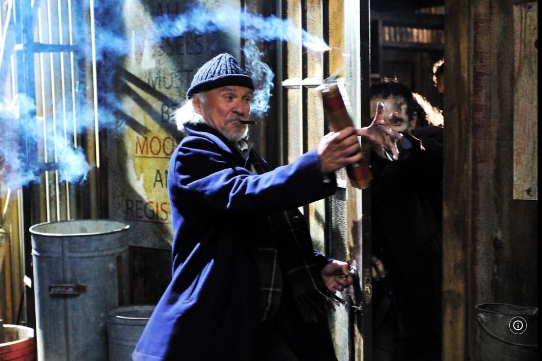 El actor canadiense en el film "La resistencia de los muertos", de 2009.