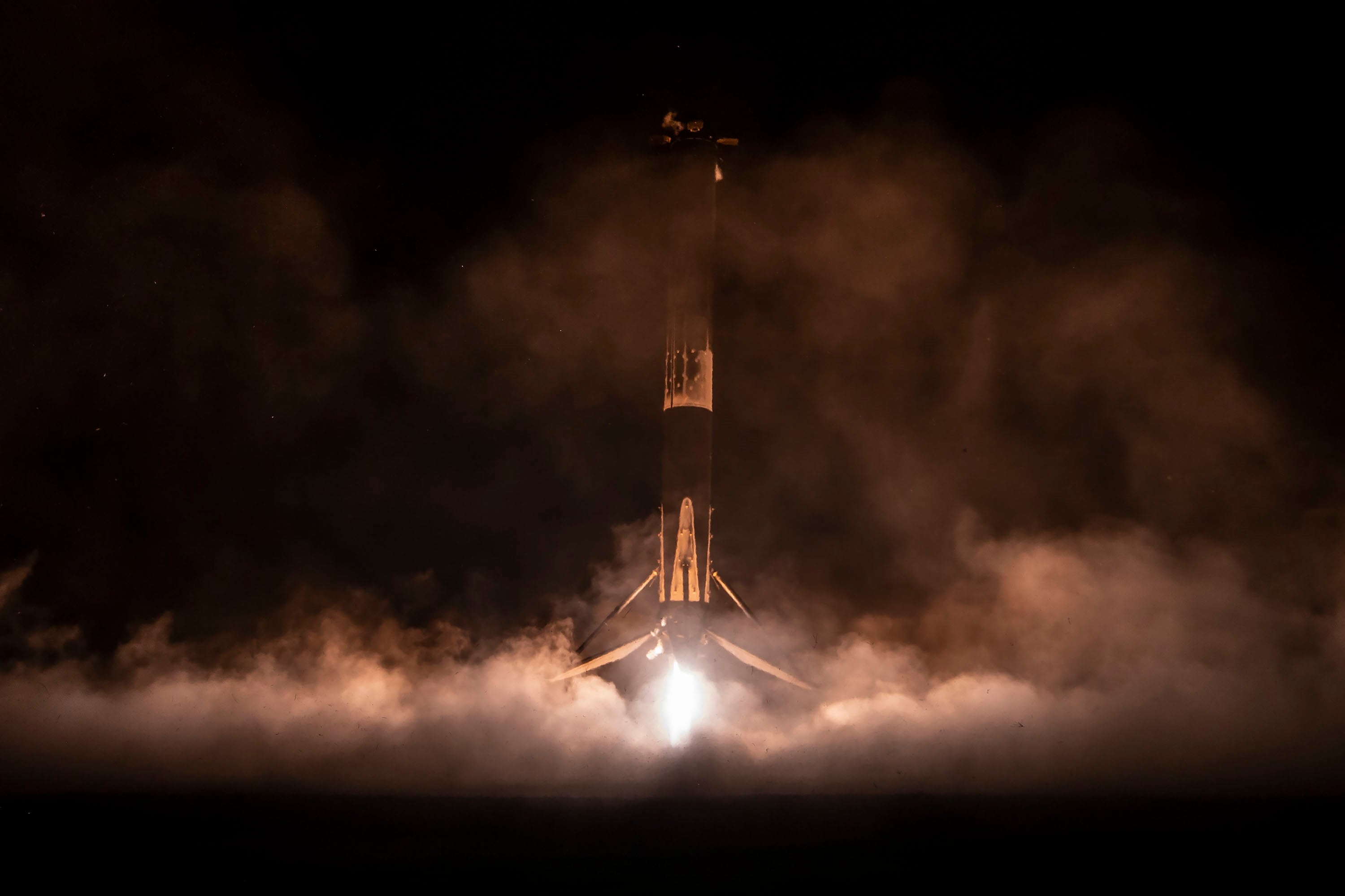 El lanzamiento fue efectuado por un cohete de SpaceX desde esta base de Florida, después de dos postergaciones debidas a verificaciones suplementarias. (Foto: SpaceX)