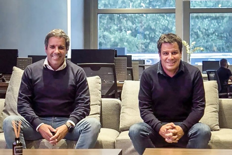 Gastón y Facundo Manes, los hermanos que enfrentan a Milei desde el radicalismo provincial.