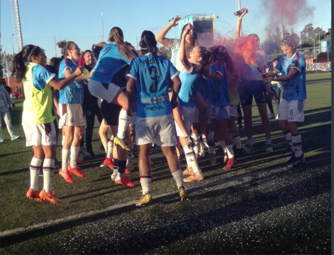 El festejo de la UAI Urquiza, que volverá a representar al fútbol argentino en la Copa Libertadores.