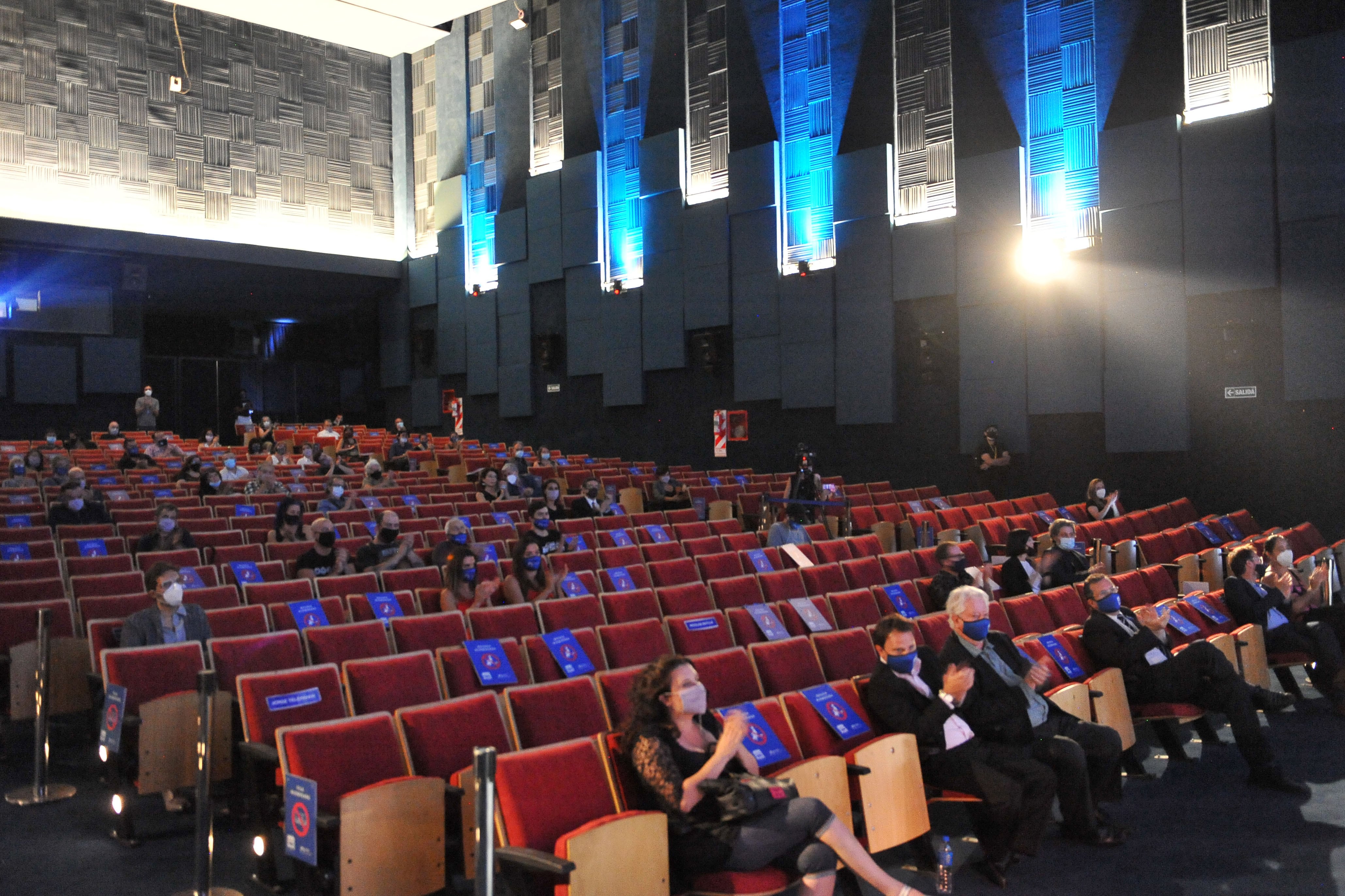 180 localidades es el aforo permitido de acuerdo al protocolo en la sala mayor, bautizada "Leonardo Favio".