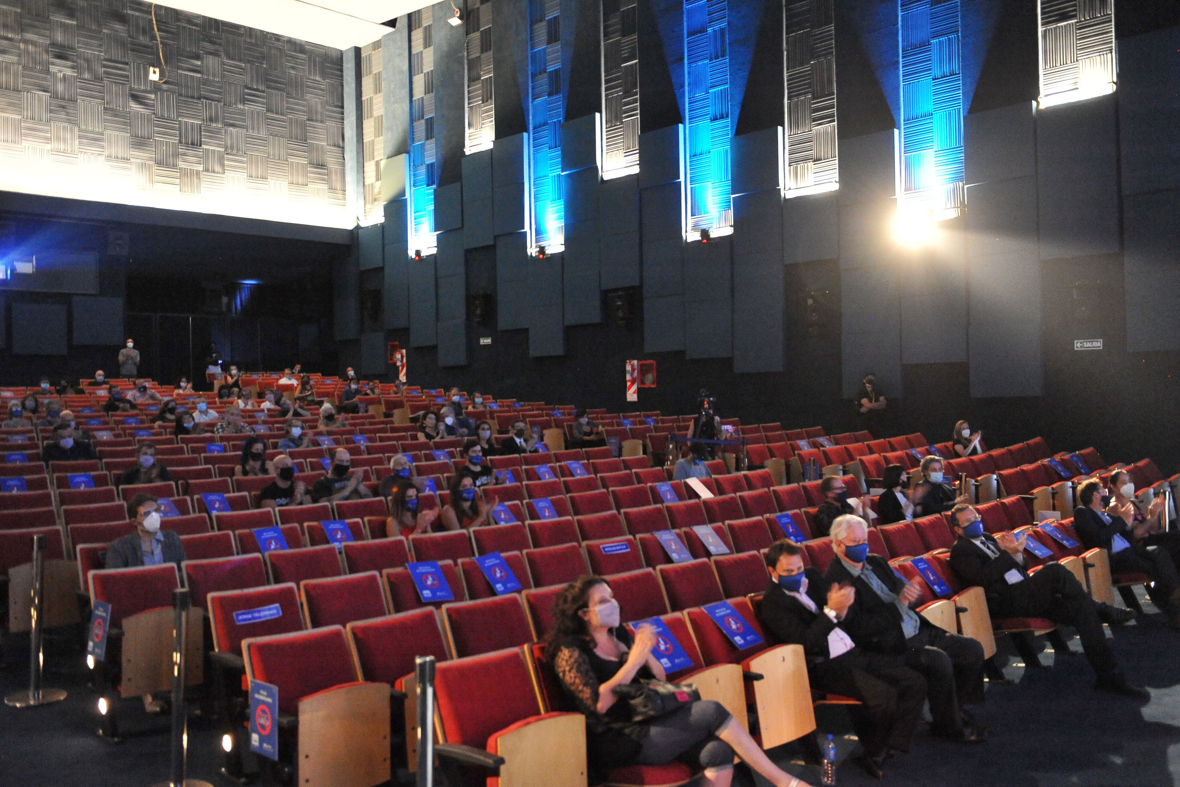 180 localidades es el aforo permitido de acuerdo al protocolo en la sala mayor, bautizada "Leonardo Favio".