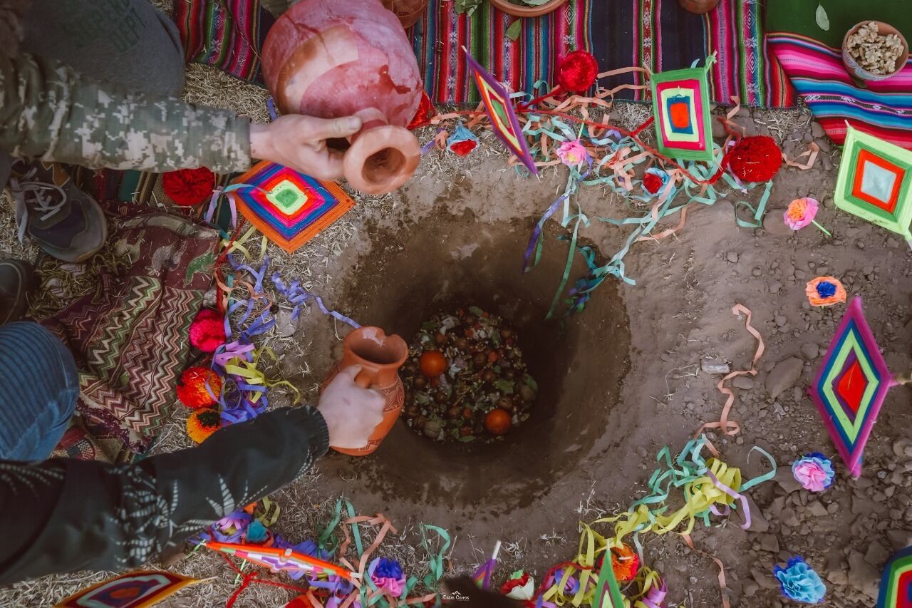 Corpachada, ceremonia de ofrenda a la Pachamama.