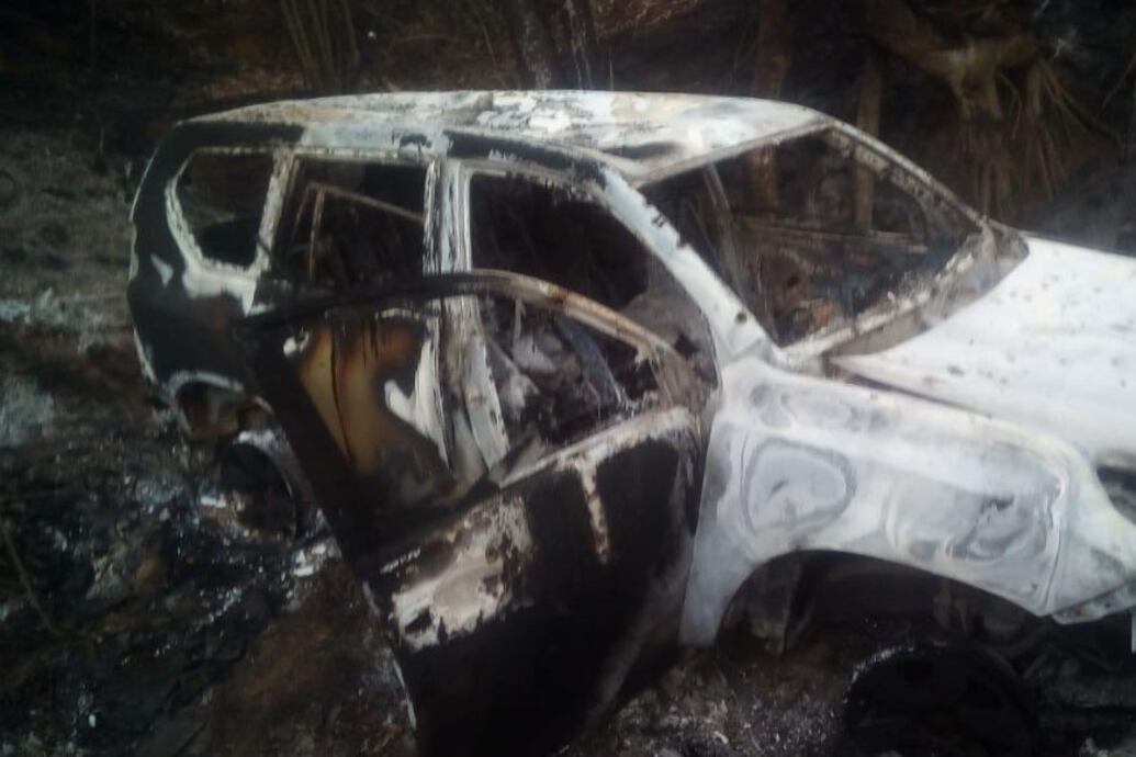 El auto en el que se desplazaba la candidata Karina García fue quemado, tras caer en una emboscado en el municipio de Cauca.