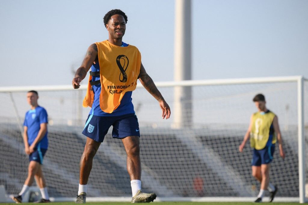 Raheem Sterling fue titular en el debut ante Irán y aportó un tanto en la abultada victoria por 6-2.