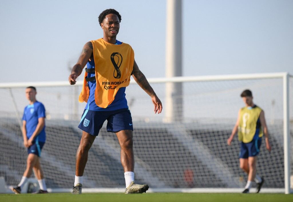 Raheem Sterling fue titular en el debut ante Irán y aportó un tanto en la abultada victoria por 6-2.