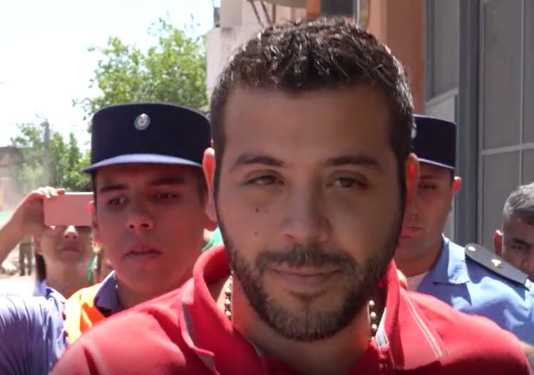 Villalba Guzmán saliendo de juzgado.