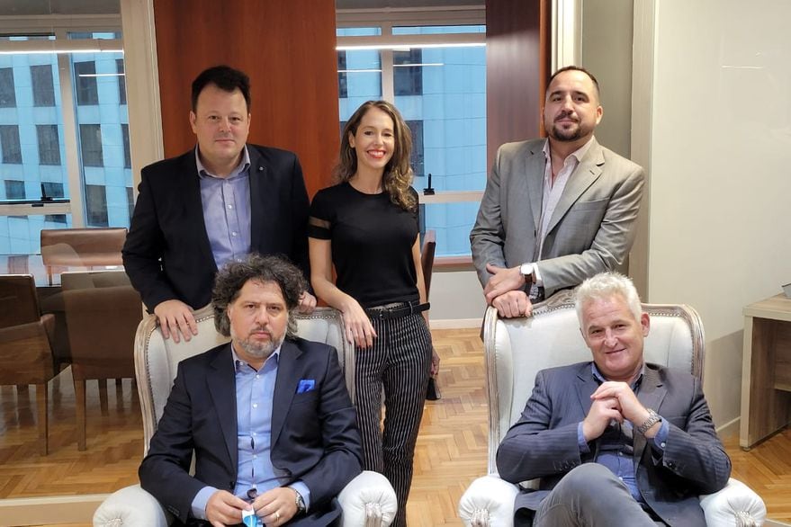 Una empresa argentina mandó a vacunar a sus trabajadores a Miami.