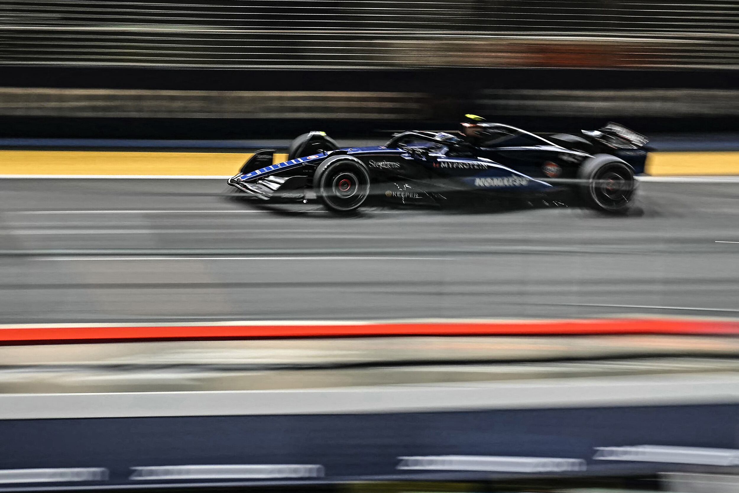 Colapinto, firme sobre las calles de Singapur.