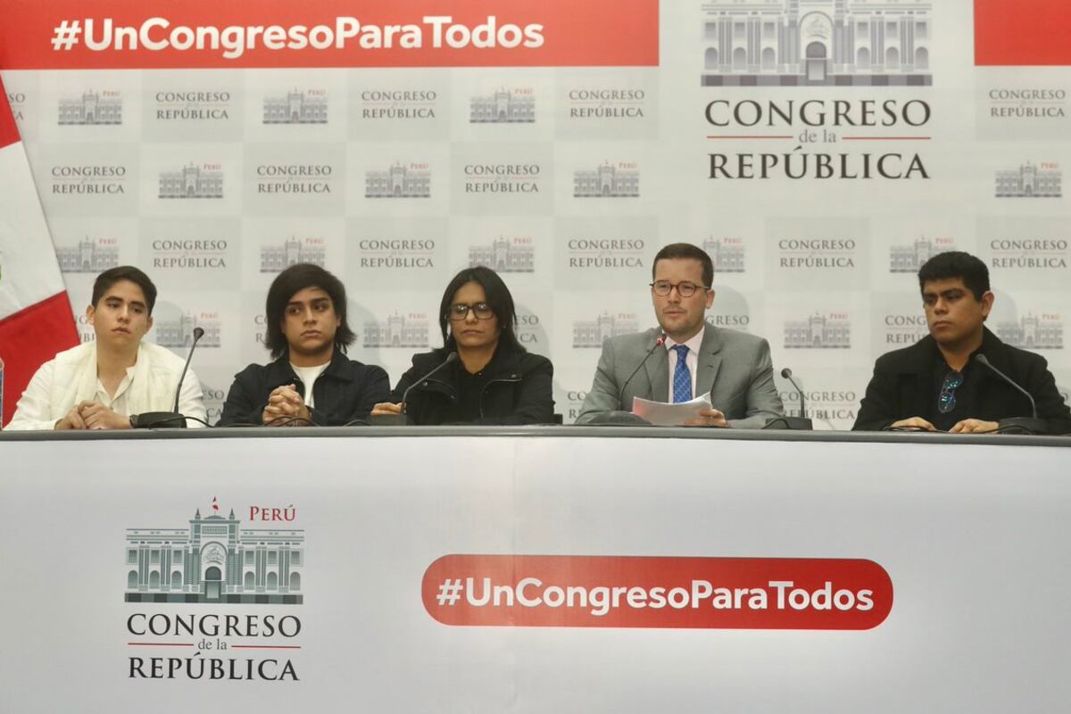 Conferencia de prensa del congresista Alejandro Cavero / @AlejandroCavero