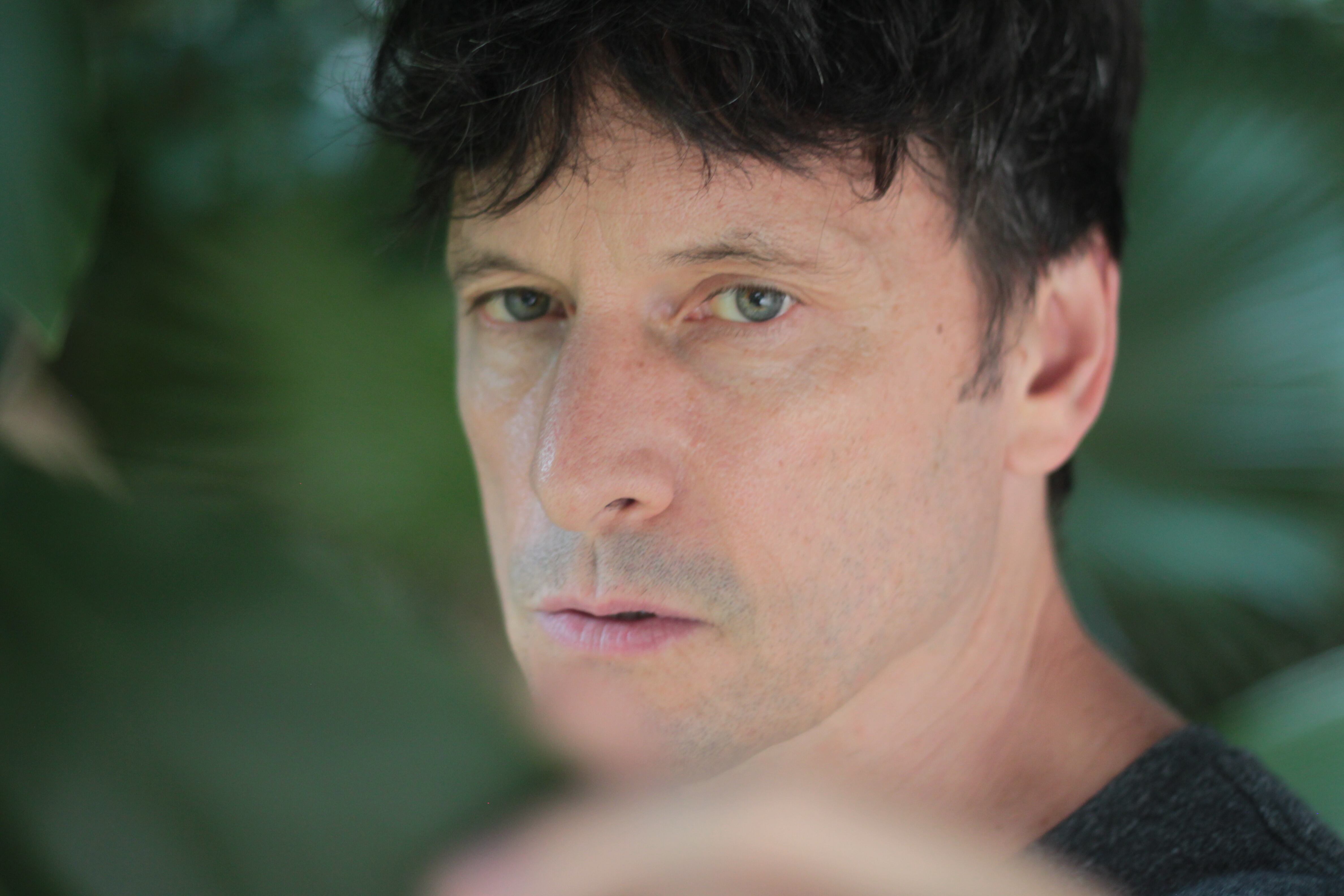 Birabent trabaja en tres discos más, incluido uno con su padre, Moris.