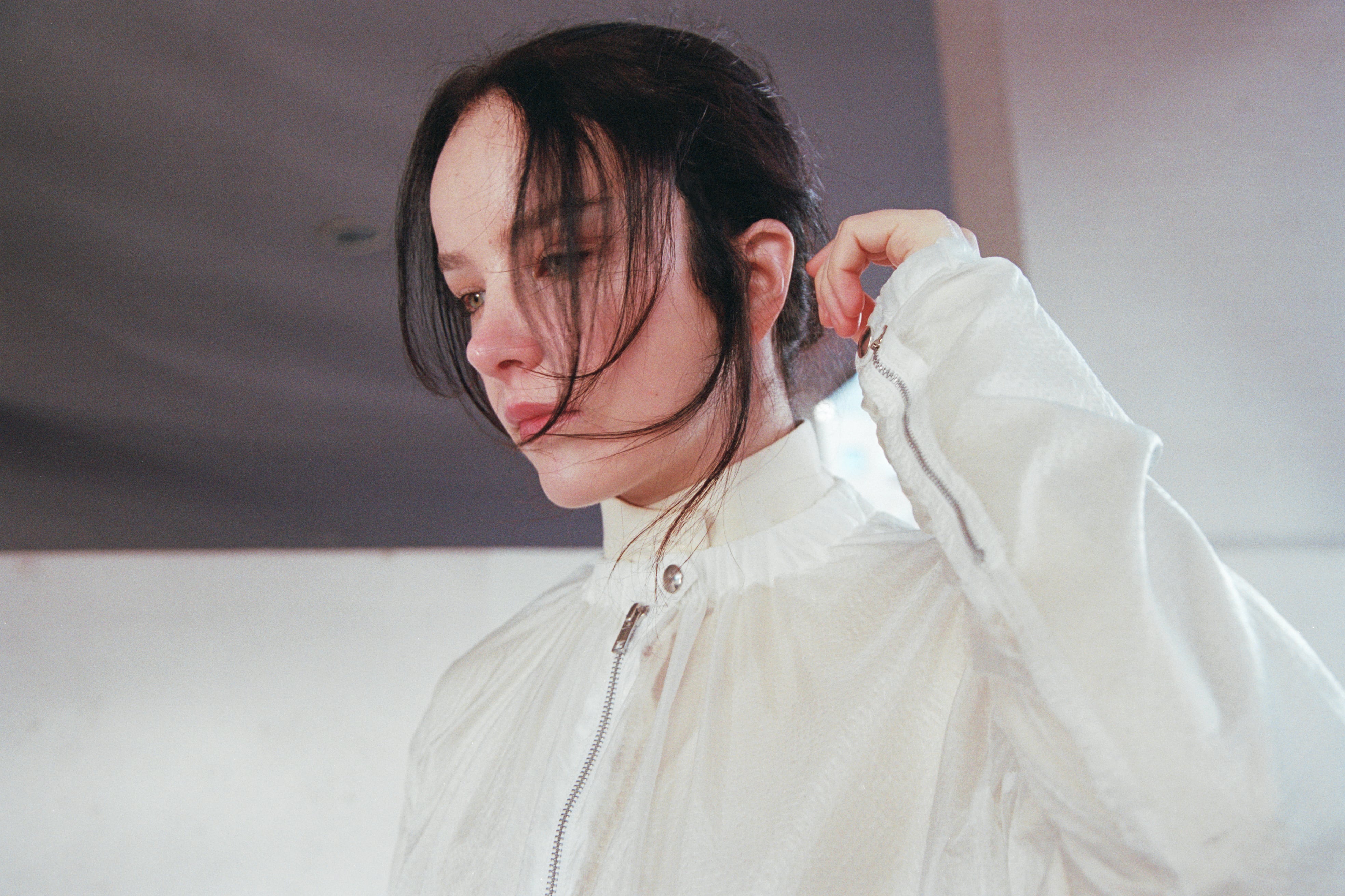 Epígrafe: Al cantar sus canciones, Ela Minus alterna el inglés y el español. Foto: Álvaro Ariso