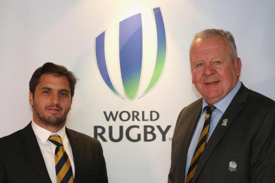 Agustín Pichot y Bill Beaumont, que lo venció en la elección y seguirá como presidente de la World Rugby.