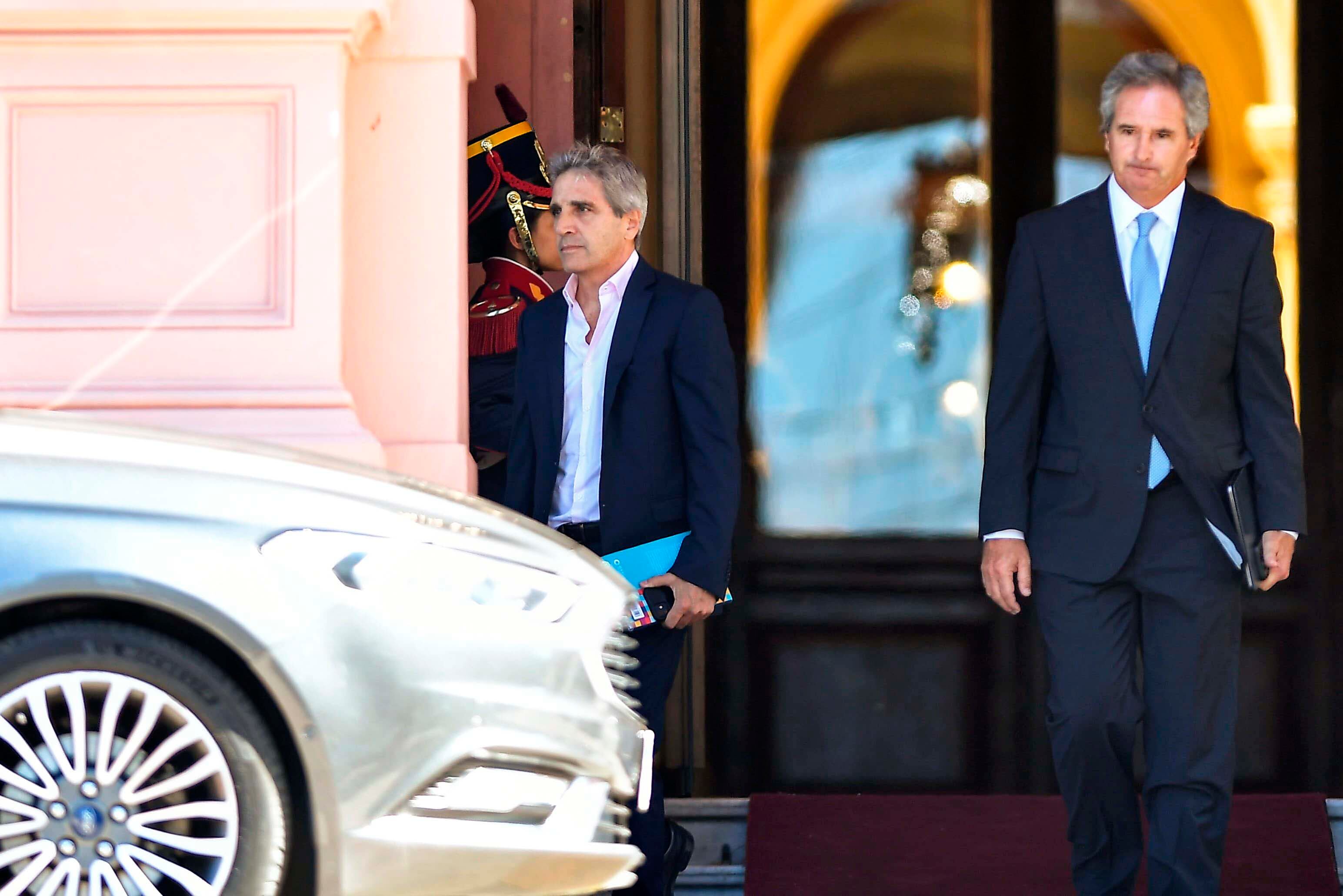 El ministro de Economía Luis Caputo anunció las primeras medidas económicas este martes después de las 17.