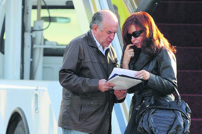 A Oscar Parrilli lo escucharon on line, como en los secuestros, para enterarse de las novedades en el momento.