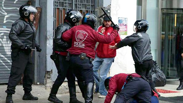 Los militantes de La Poderosa fueron detenidos a diez cuadras del Congreso.