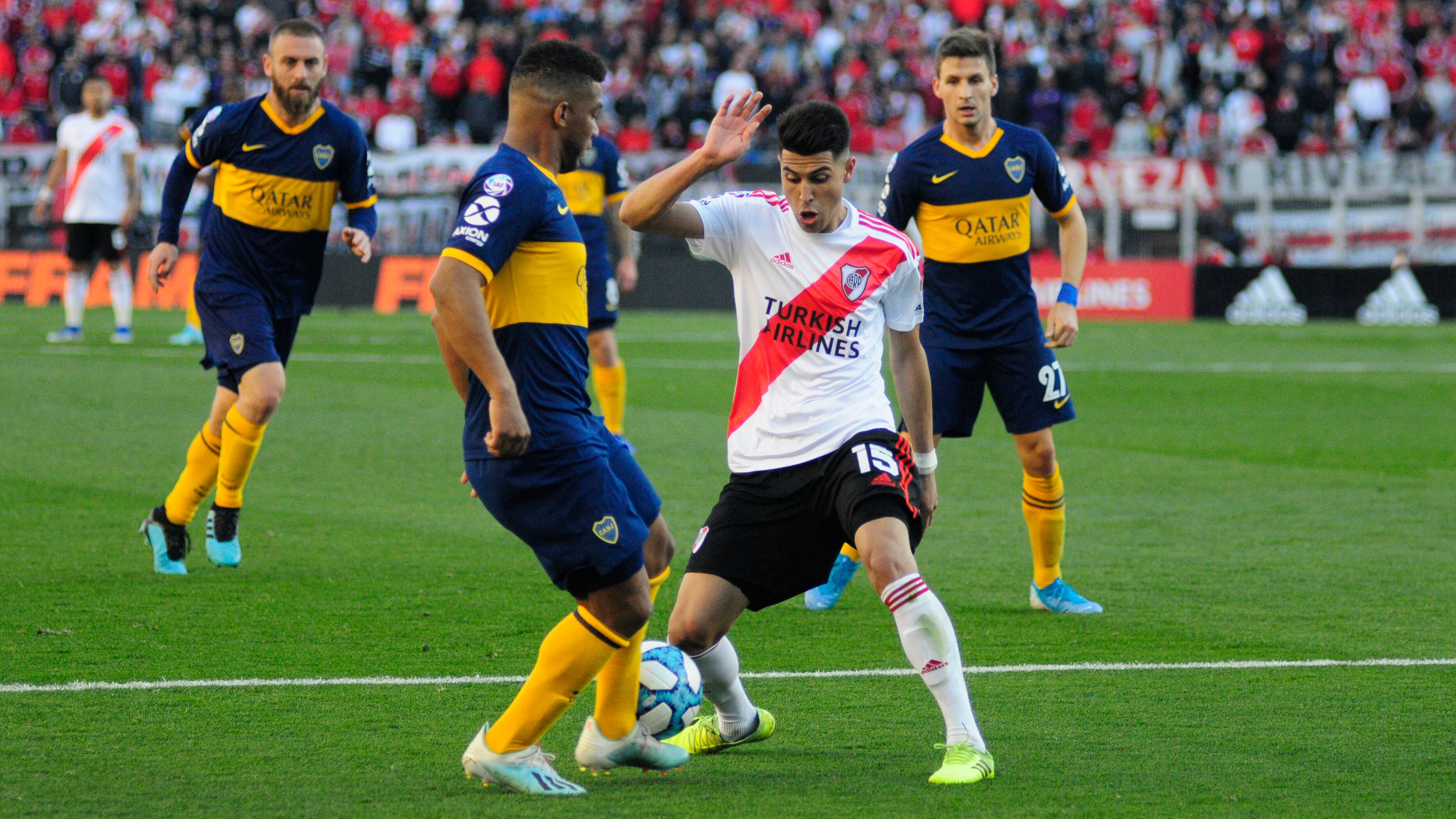 Palacios traba con el colombiano Fabra en el Superclásico que terminó 0-0 en Núñez.