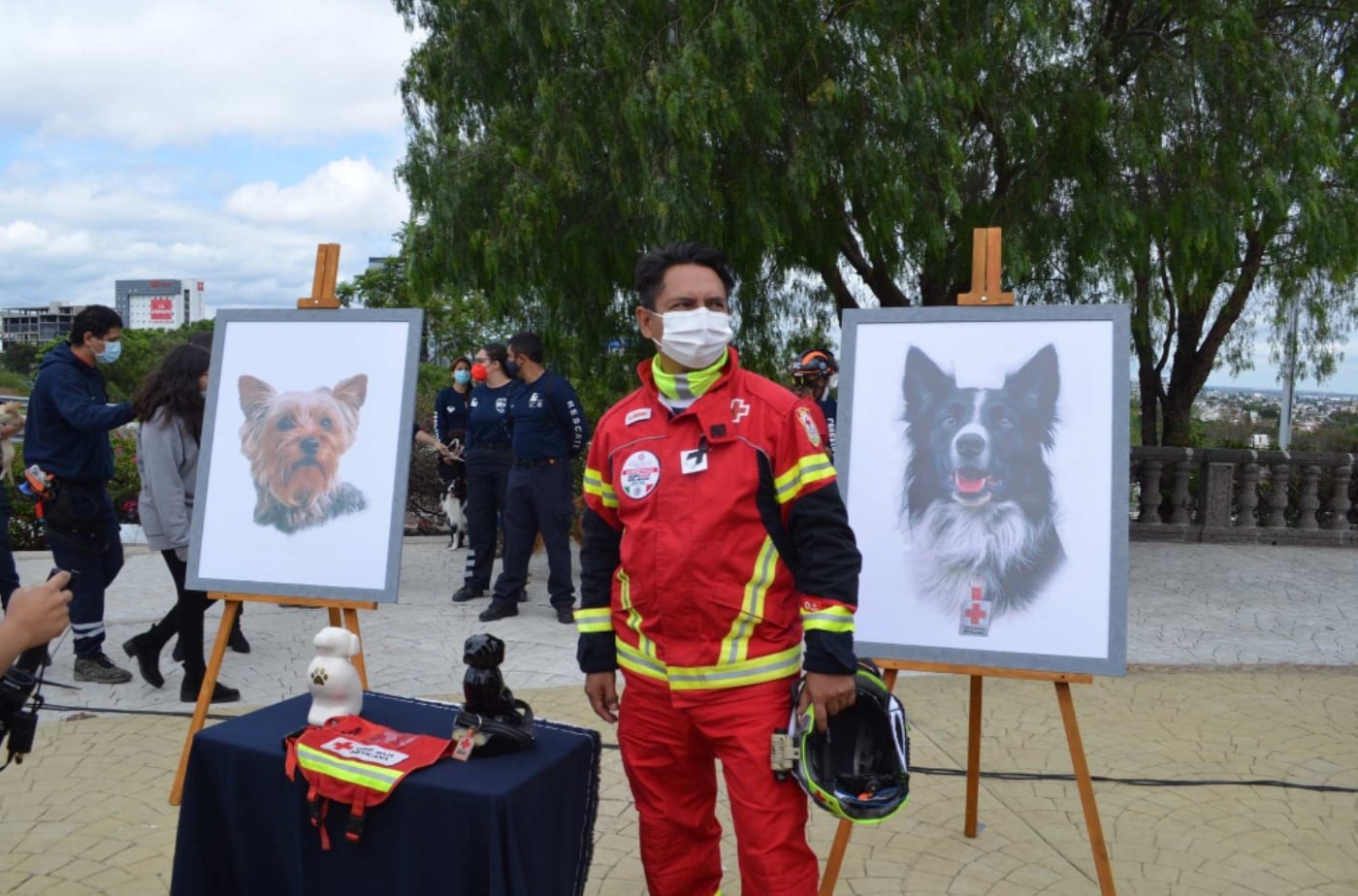 Athos era un Border Collie entrenado para hacer labores de rescate de personas desaparecidas, mientras que Tango, un Yorkshire, estaba adiestrado para el apoyo psicológico de niños. (Foto: Cruz Roja Querétaro)