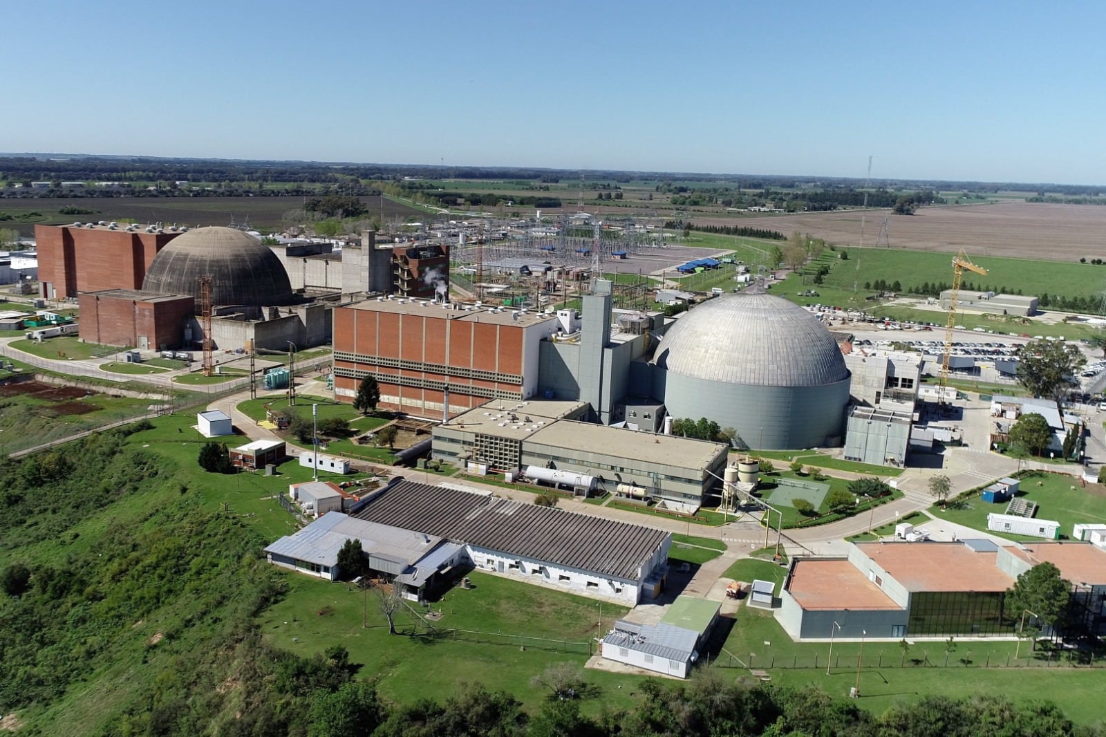 Plantas de Atucha I y II en Lima, provincia de Buenos Aires. A la espera de la tercera