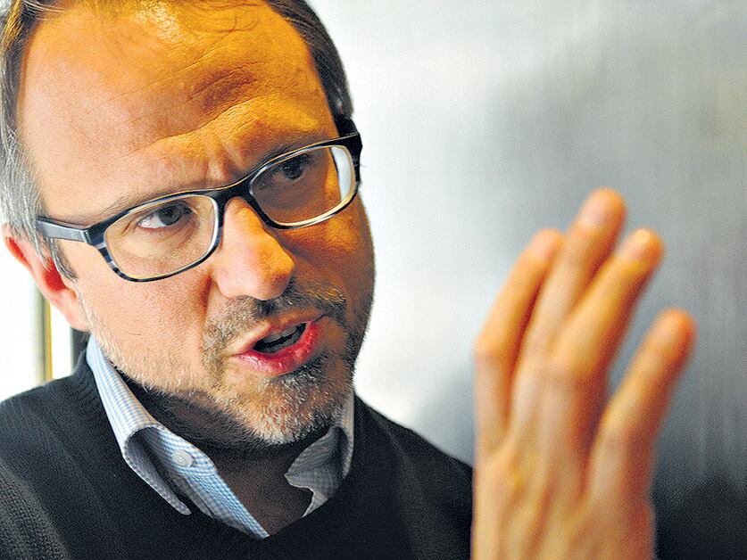 Acusan al intendente de Tres de Febrero, Diego Valenzuela, de realizar una política de control social.