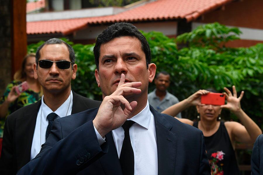 Moro a la salida de la casa de Bolsonaro, donde le confirmó que aceptaba el cargo.