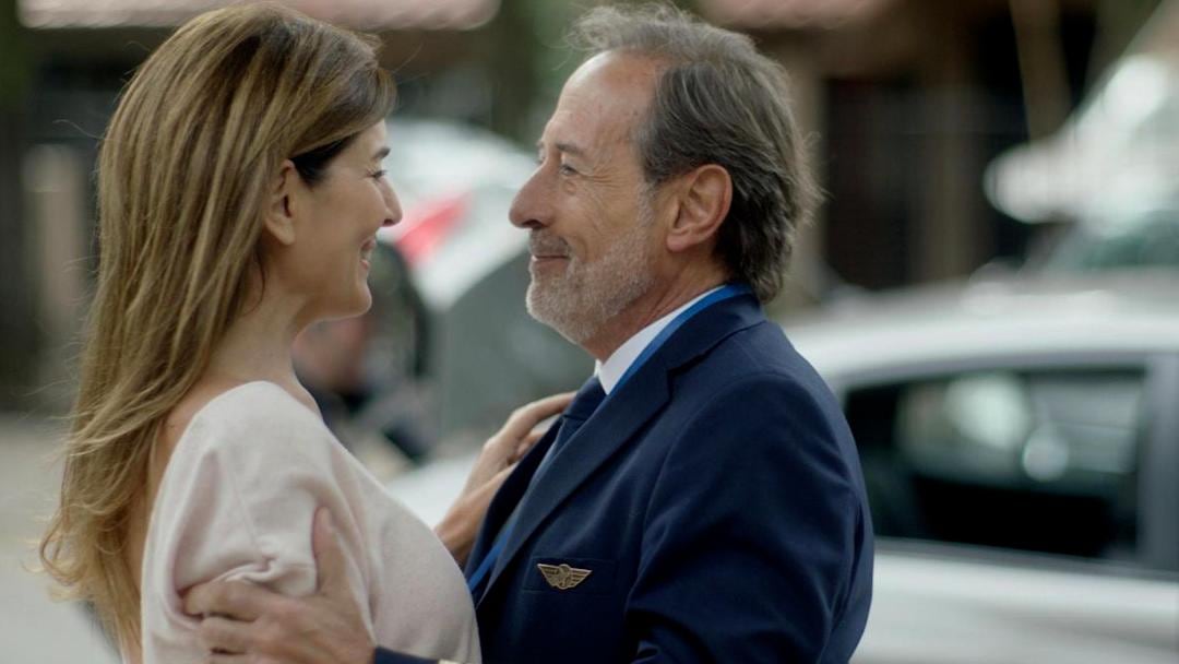 Alejandro (Francella), un hombre ordinario sometido a situaciones extraordinarias.