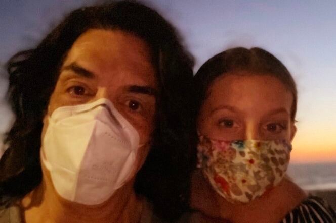 Stanley y su hija en la foto que circuló a través de Twitter.