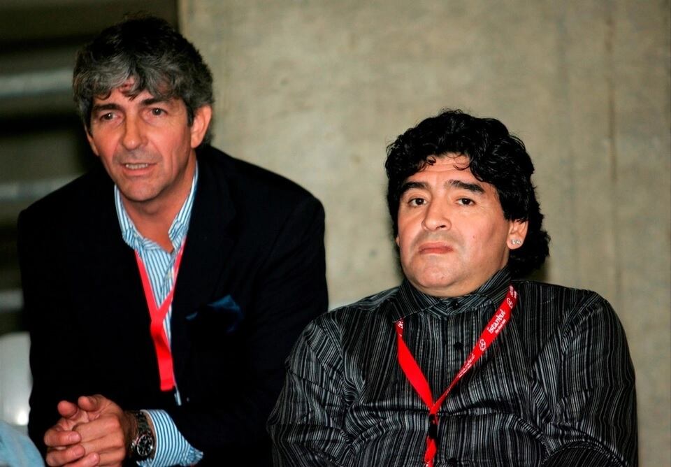 Paolo Rossi y Diego Maradona después de la final que Liverpool le ganó al Milan por la Champions 2005.