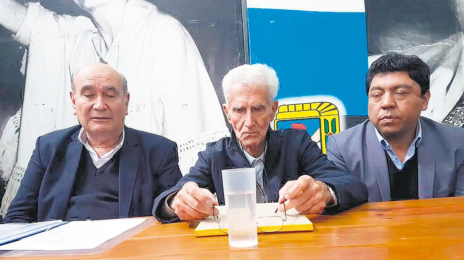 Rubén Rivarola, presidente del PJ jujeño, Julio Ferreyra y Andrés Mendieta, candidato a vice.