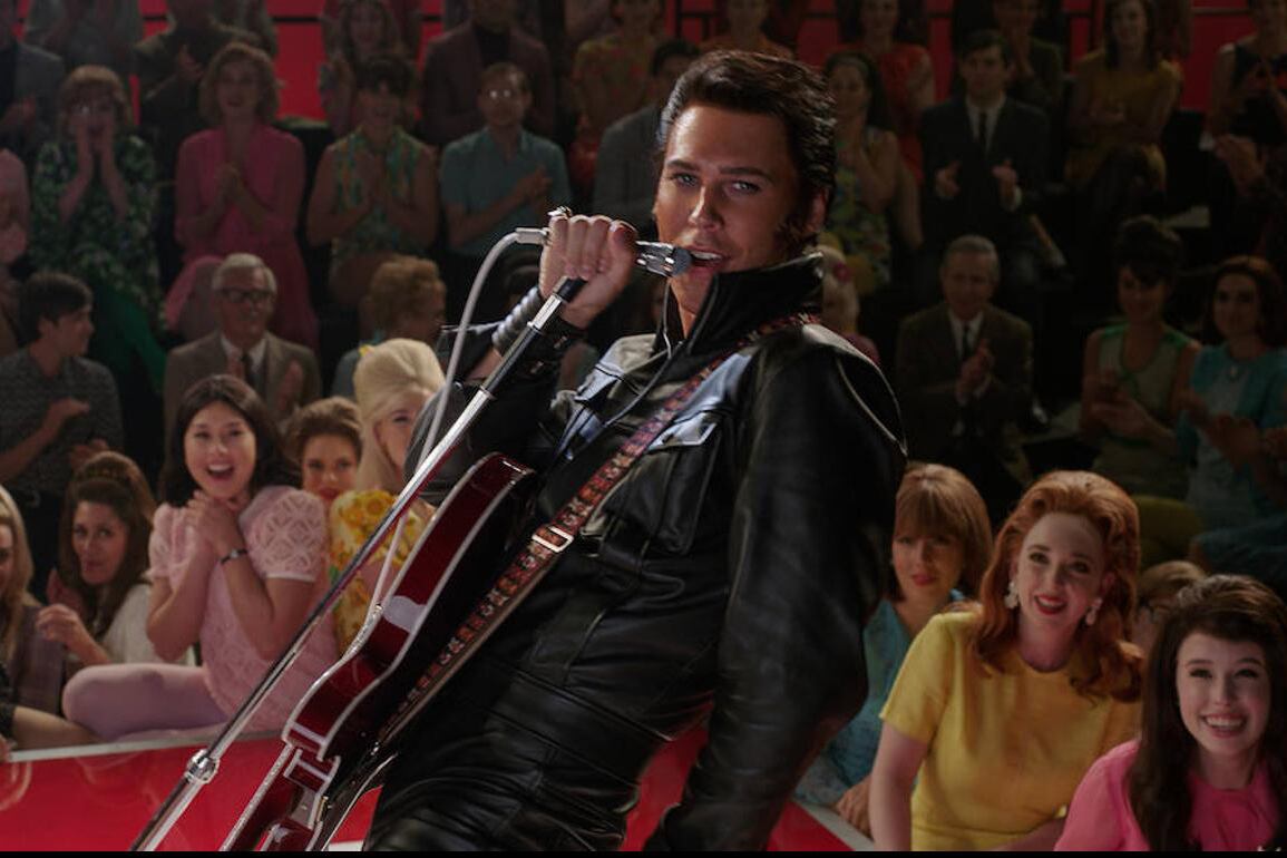 Elvis es interpretado con solvencia por Austin Butler.