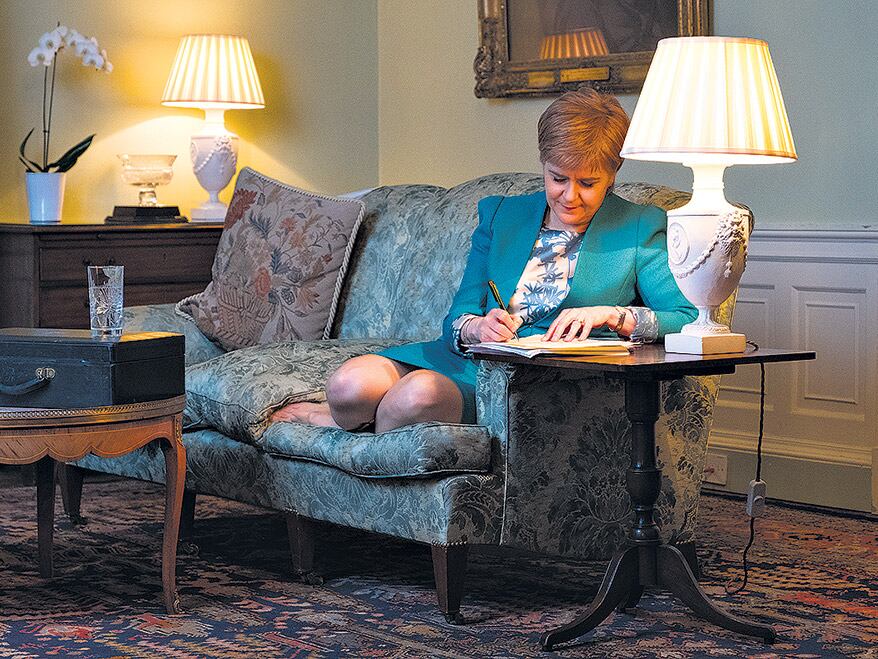 Nicola Sturgeon está decidida a que los escoceses ejerzan su derecho a la autodeterminación.