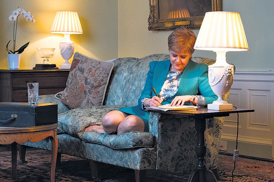 Nicola Sturgeon está decidida a que los escoceses ejerzan su derecho a la autodeterminación.