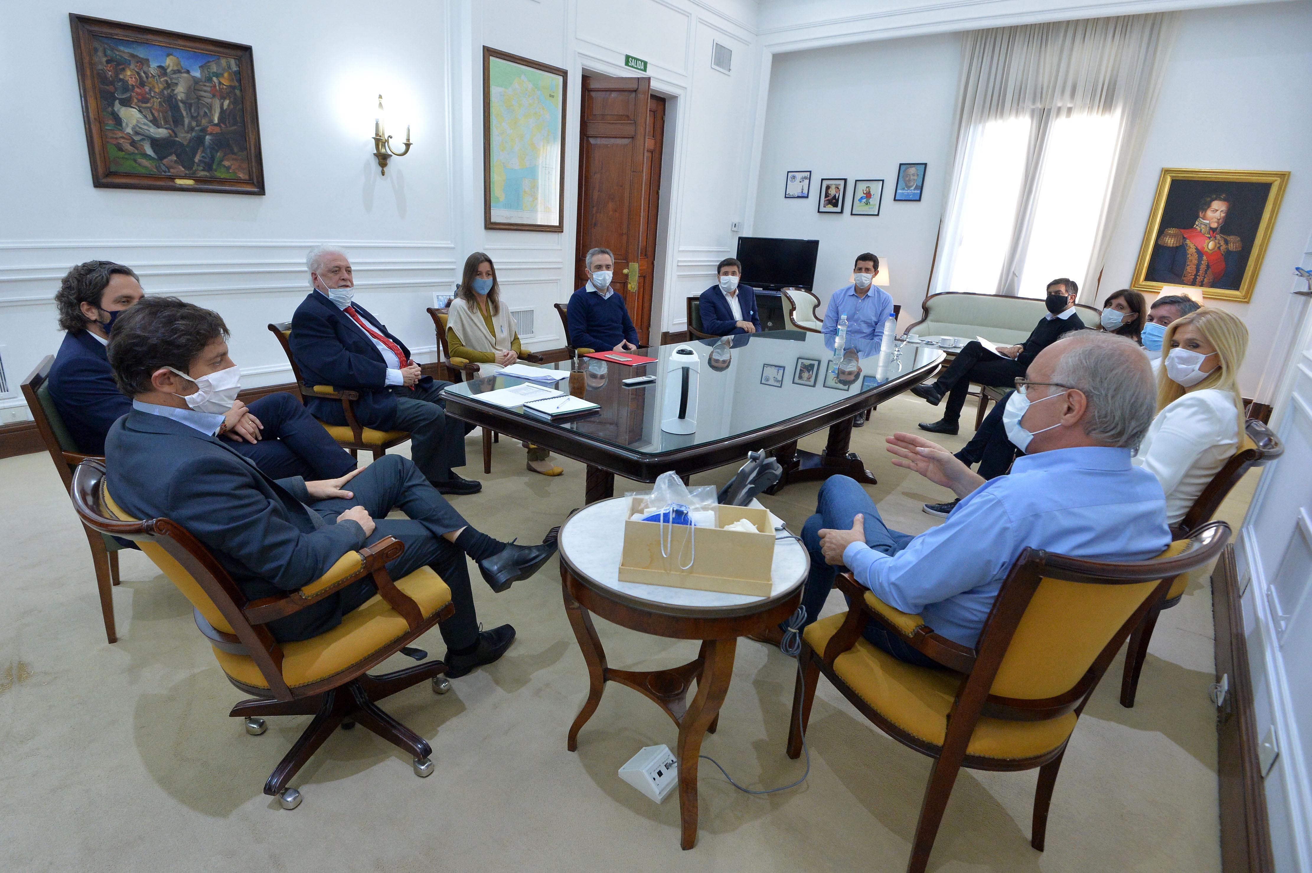 Axel Kicillof, Santiago Cafiero y los ministros nacionales y provinciales en La Plata.