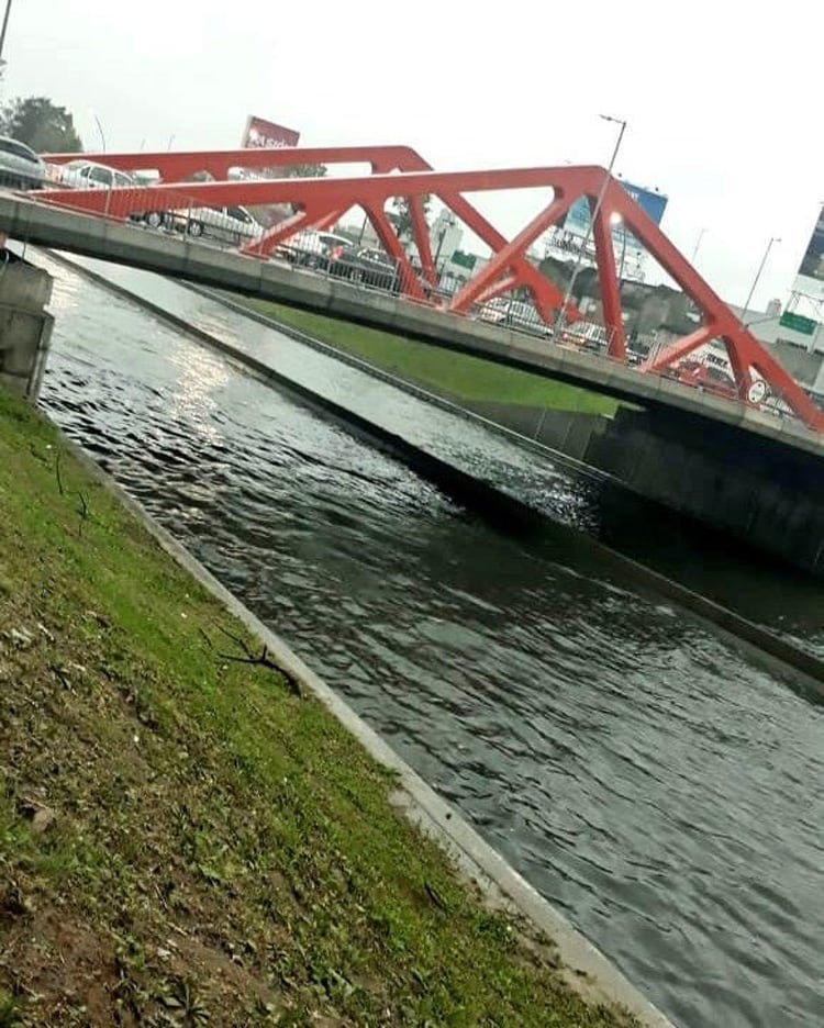 Una imagen de la General Paz tras la fuerte lluvia.