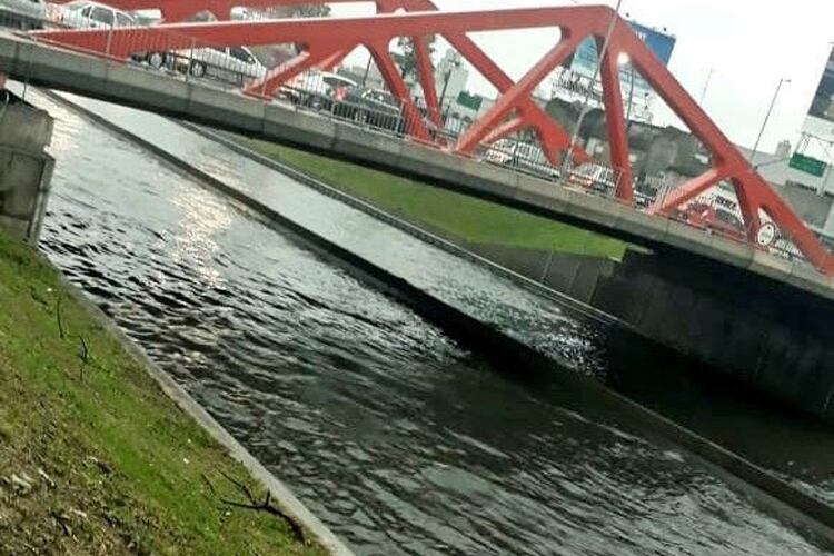 Una imagen de la General Paz tras la fuerte lluvia.