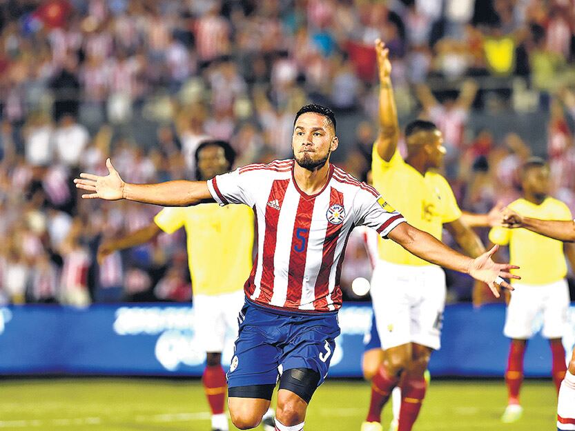 Bruno Valdez festeja la apertura del marcador. 