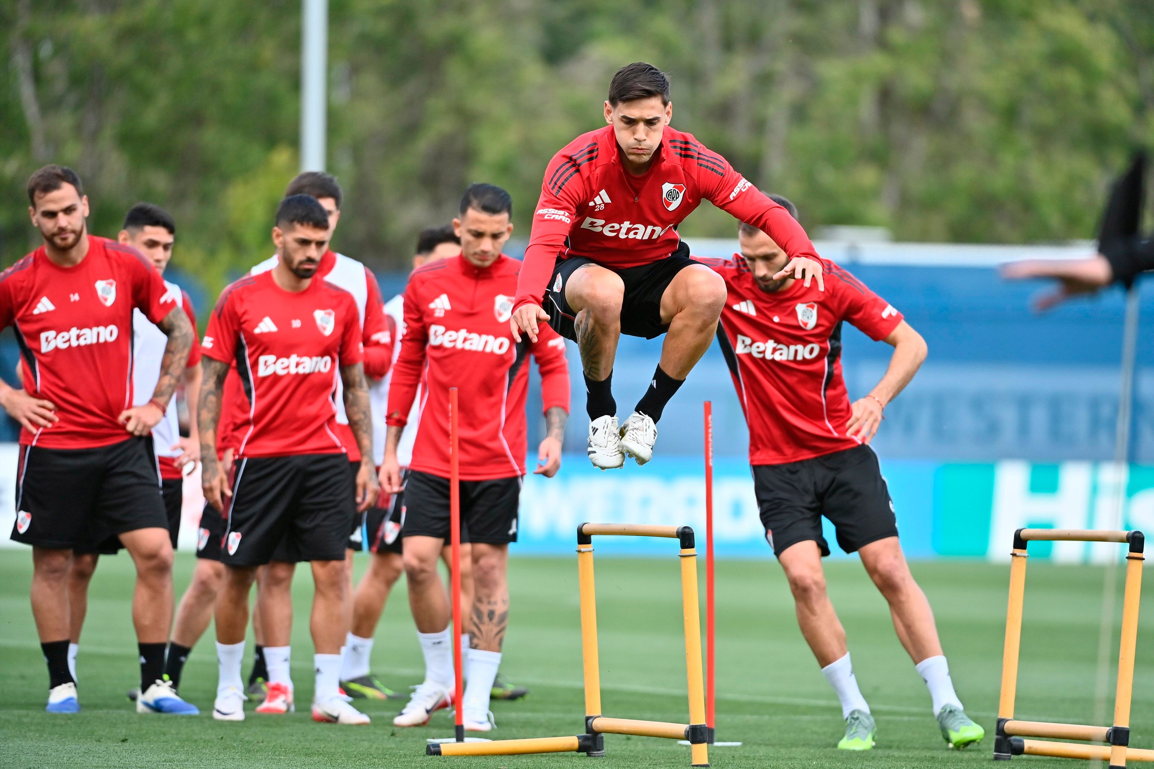 Martínez Quarta al frente en los ejercicios.