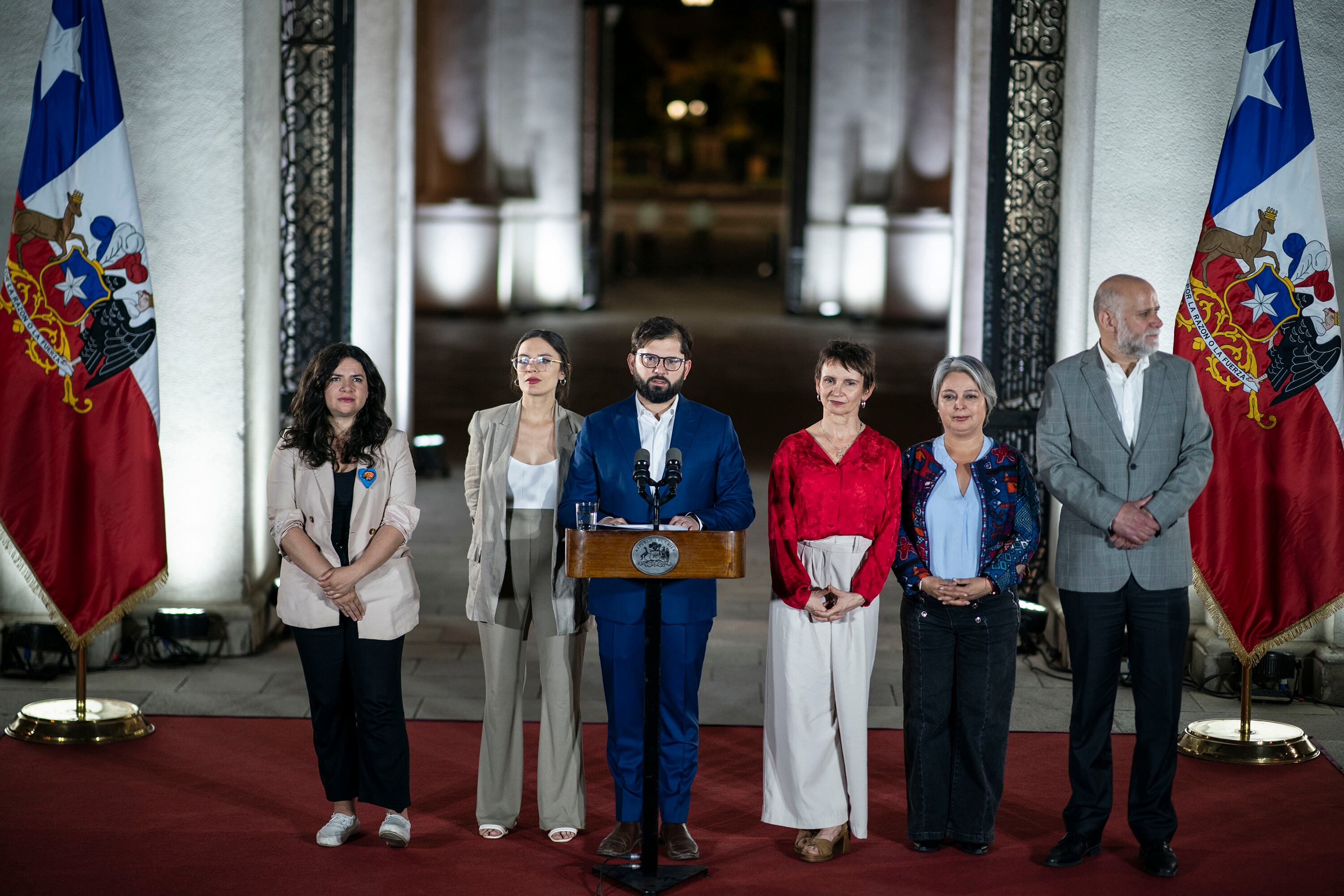 Junto a parte de su gabinete, Gabriel Boric hizo un llamado a la convivencia