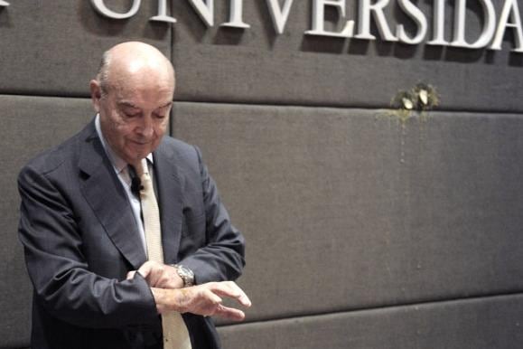 Domingo Cavallo afirma que luchó para que el gobierno de De la Rúa pudiera seguir adelante.