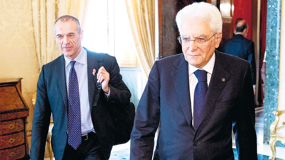 Carlo Cottarelli se encontró con el presidente Mattarella, pero no le presentó la lista de ministros.